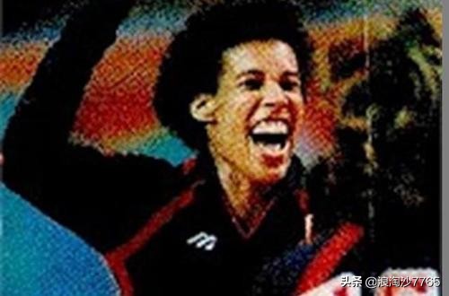 现今世界女排三大主攻手是,女排重炮手曾扣晕对手