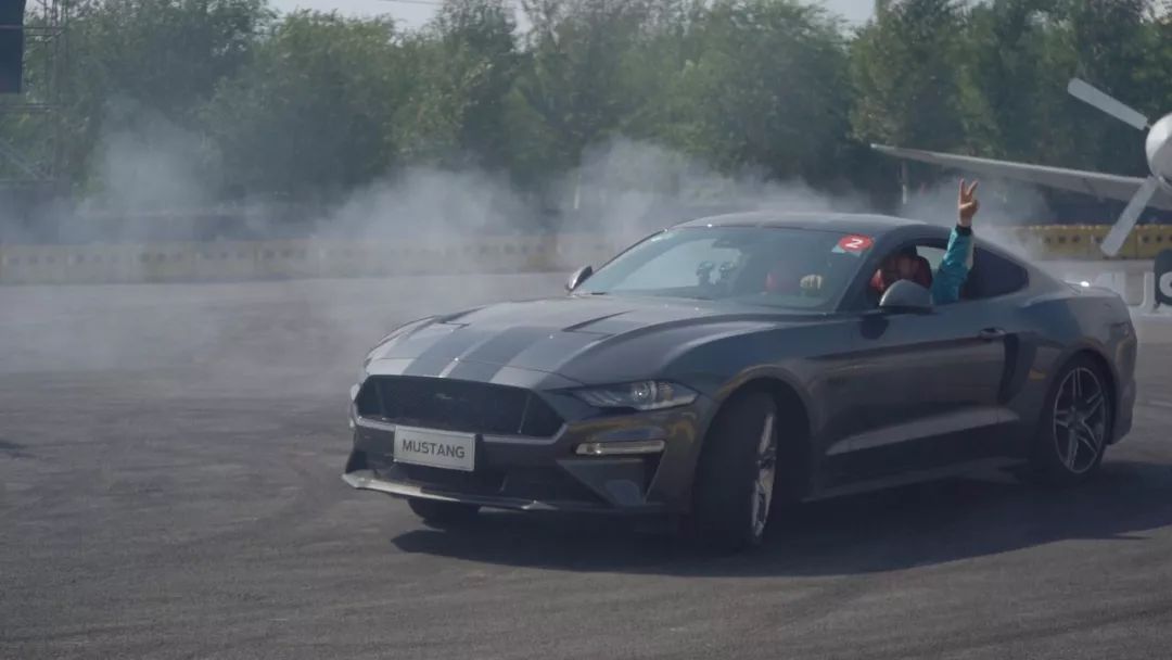 悍马h2硬派越野车,30万左右你会选帕杰罗还是h9