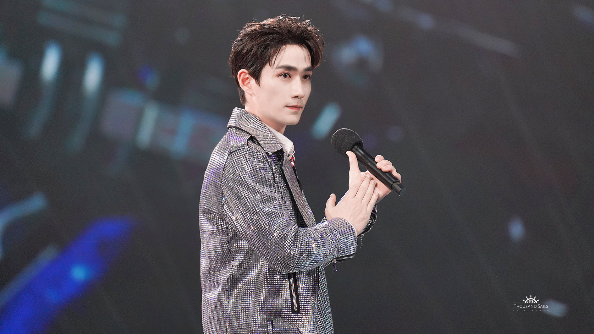 朱一龙跨年衣服,朱一龙瞬间脸红