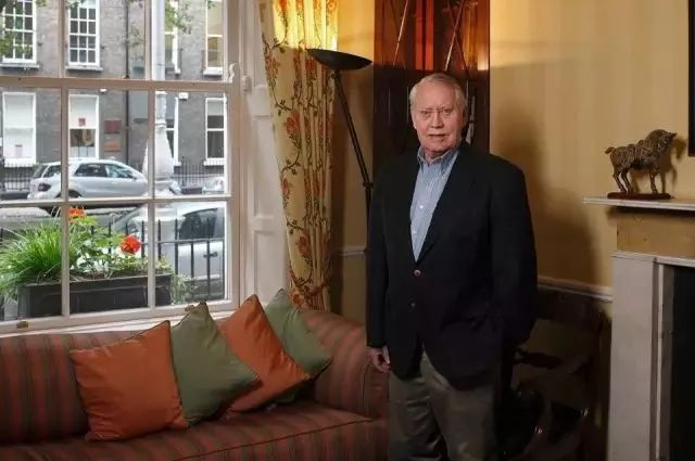 戴15元手表，租一居室，秘密捐出560亿，他真正活出了上帝的模样