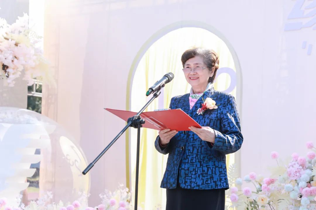 李兰娟致敬院士视频,致敬李兰娟院士的诗朗诵