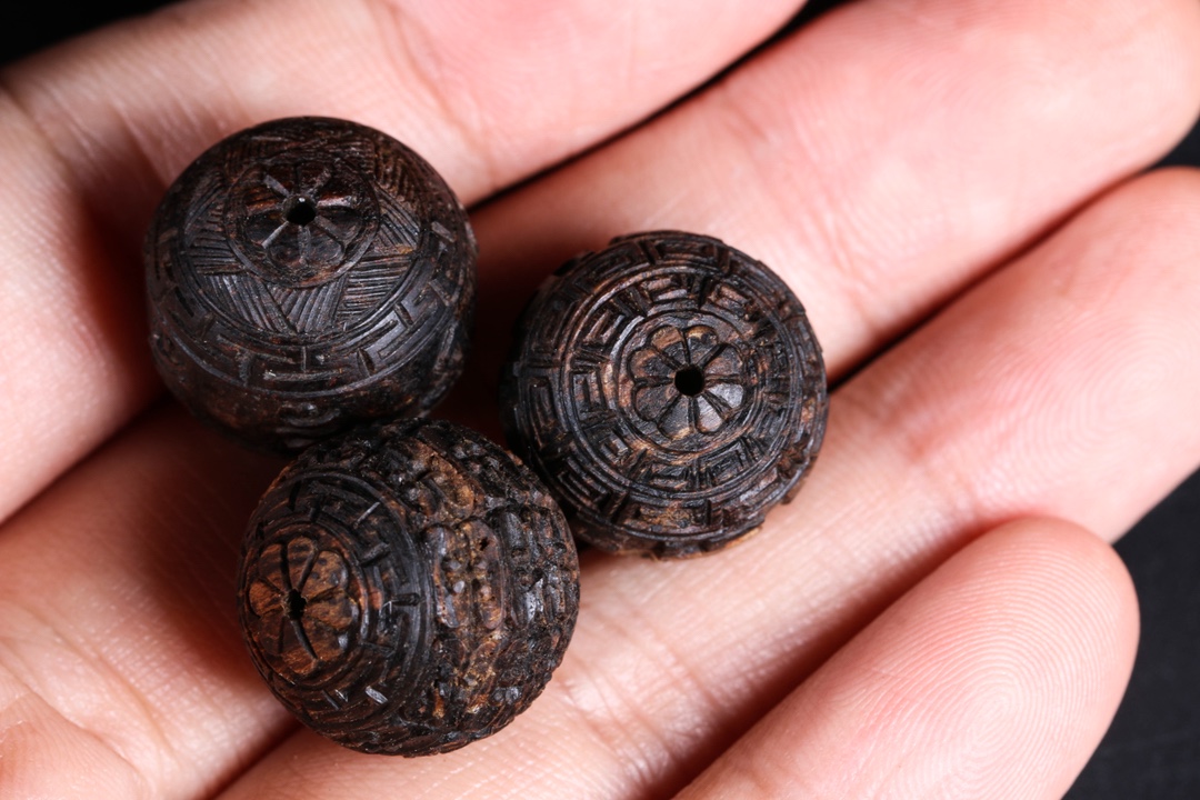 沉香很容易开裂,如何防止沉香开裂