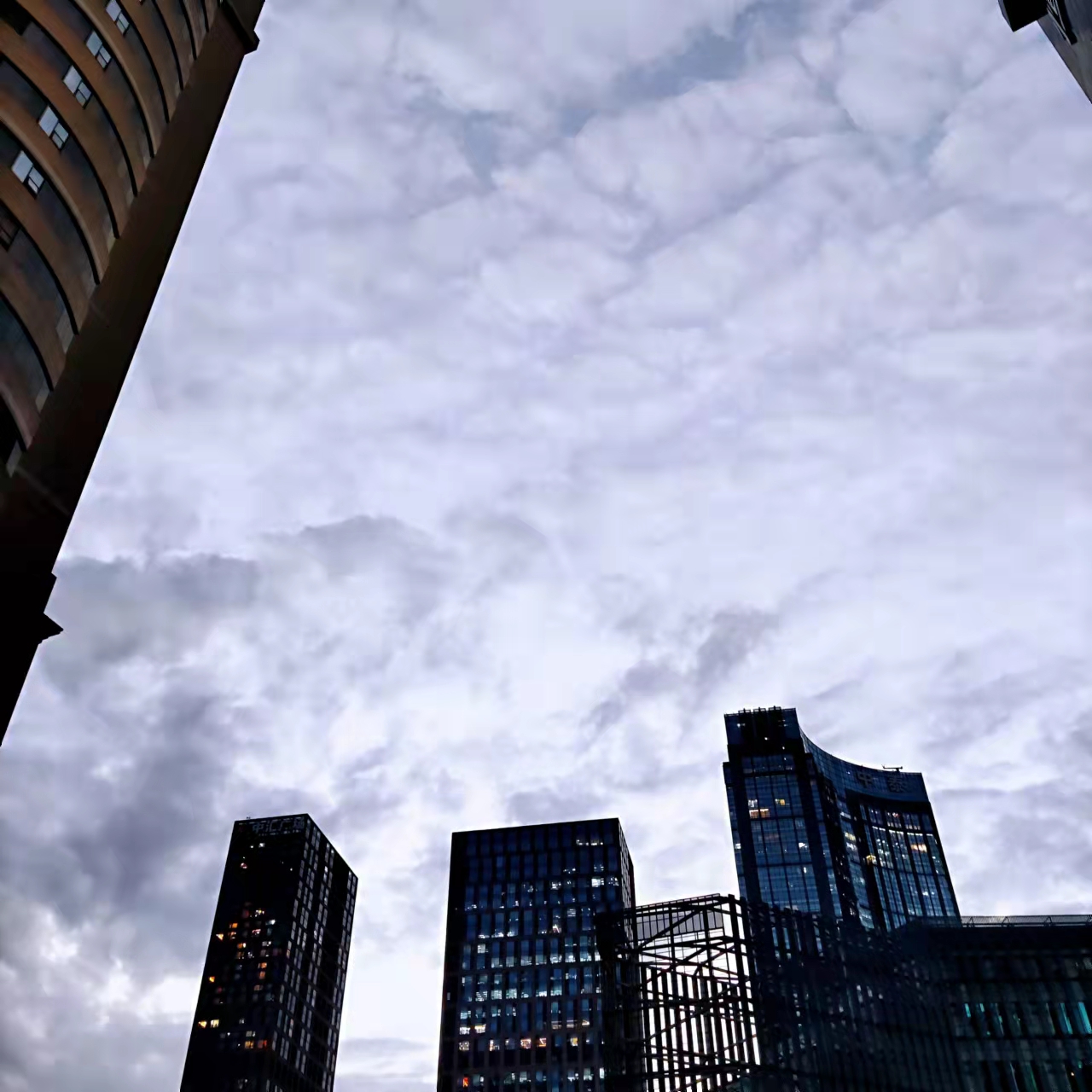 小贤的客服工作，虽然经历了不少酸甜苦辣，但具有使命感与责任感