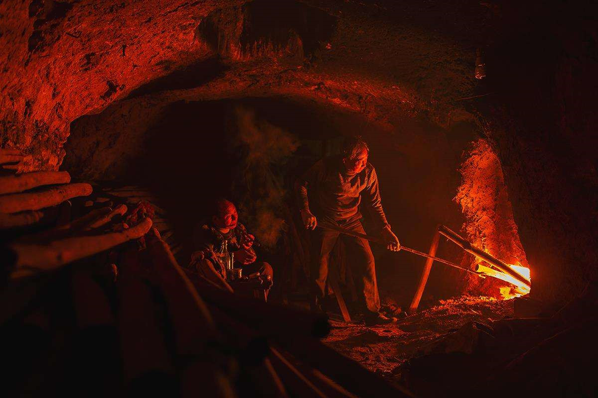 不起眼的木炭，开启了人类的金属时代