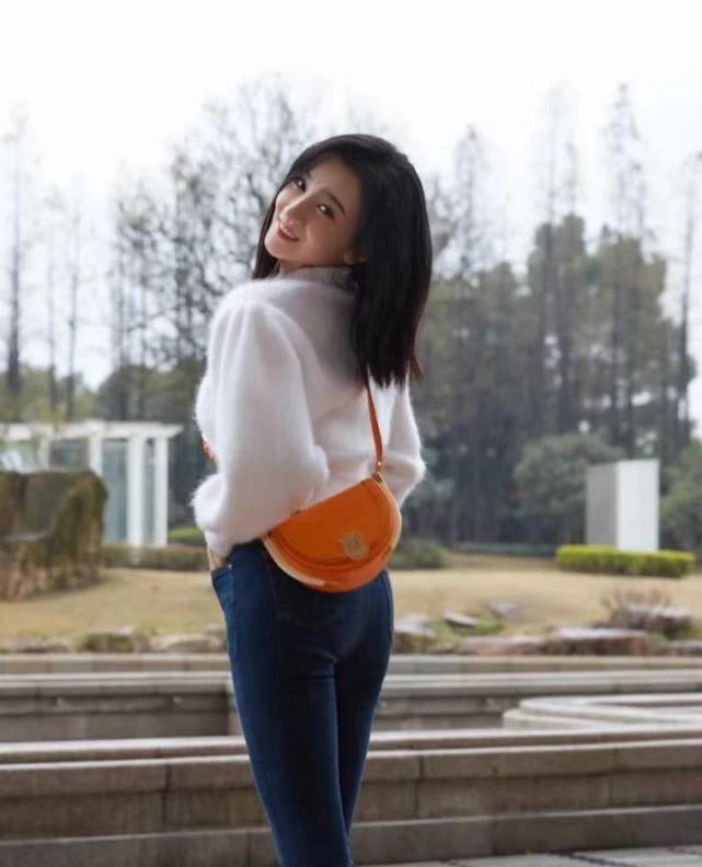 陈小纭腿多细,陈小纭大腿和小腿一样粗