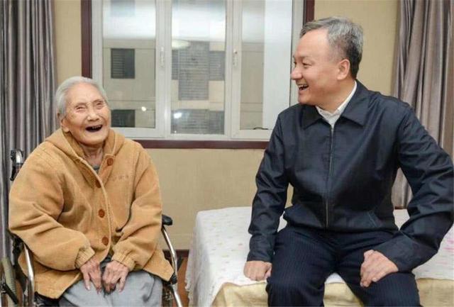 选择丁克还是自己赚钱养老,丁克家庭的养老方式是什么