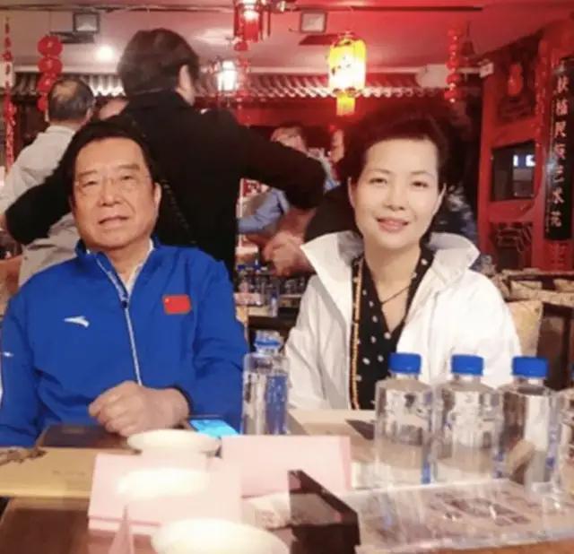 1990年，24岁梦鸽嫁给51岁李双江，如今他们幸福吗？