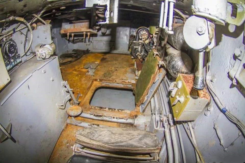 坦克内部怎么上厕所,坦克兵上厕所