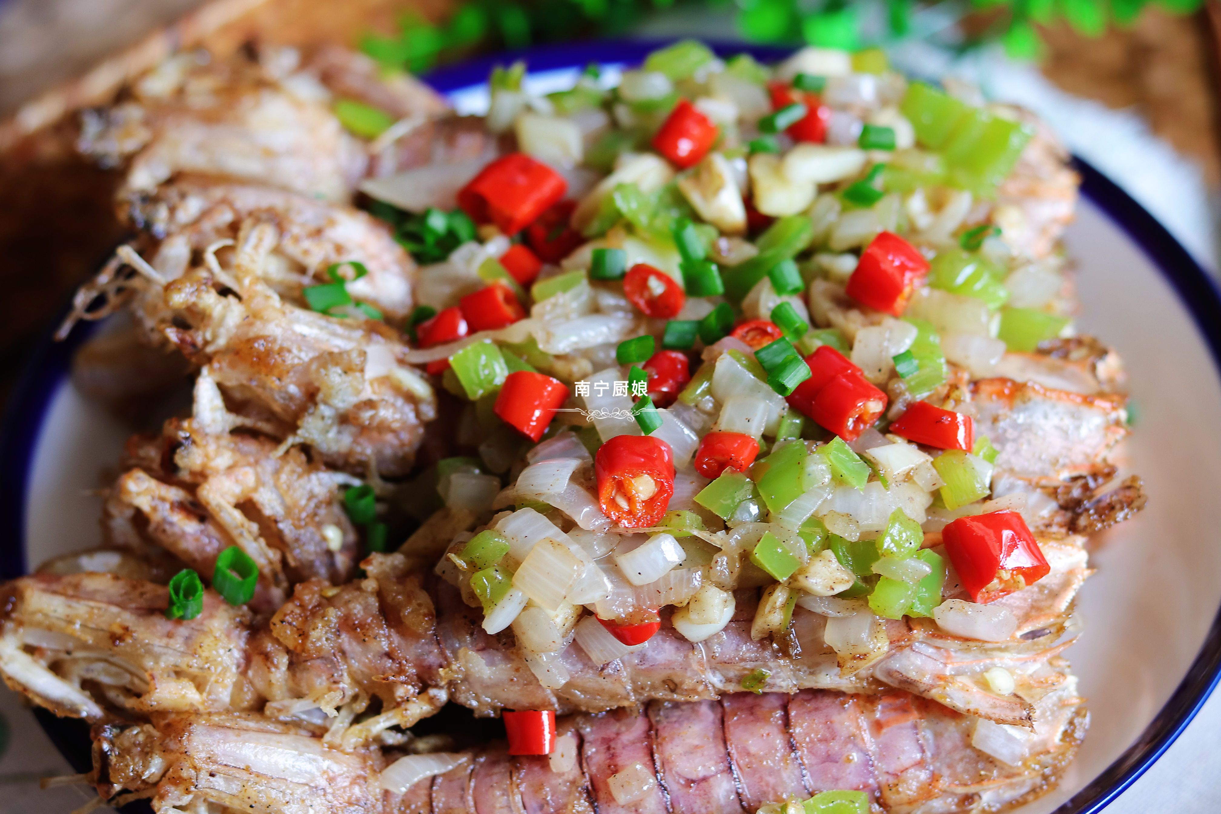 不用油炸的椒盐皮皮虾家庭做法,椒盐皮皮虾做法直接炸还是焯水