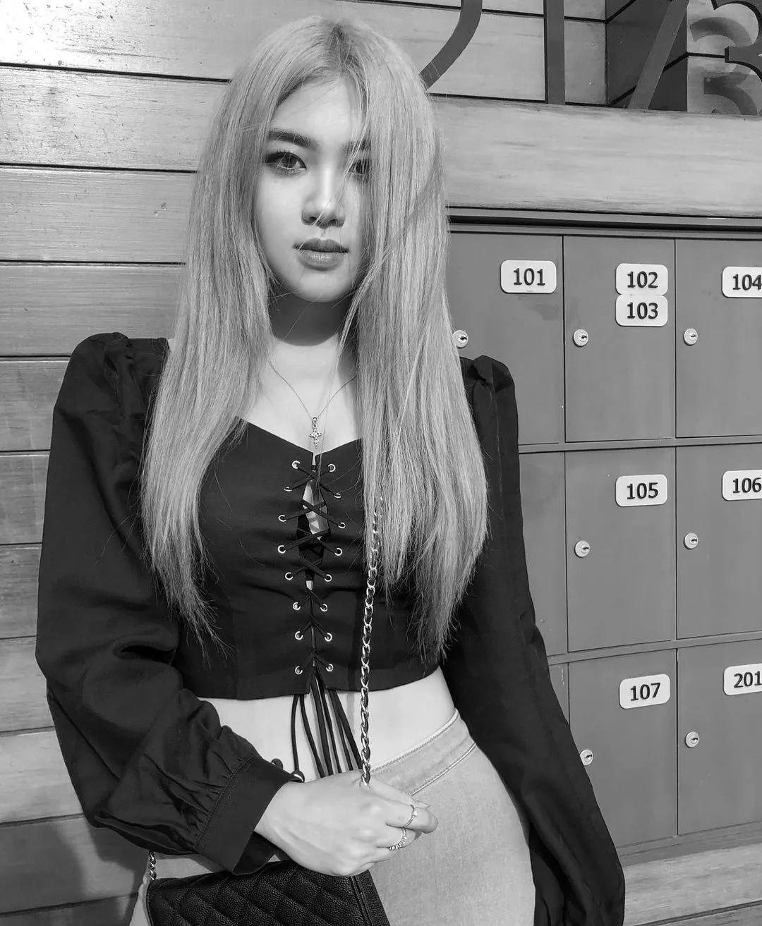 lisa和rosie秀恩爱,lisa与rosa在直播间接吻