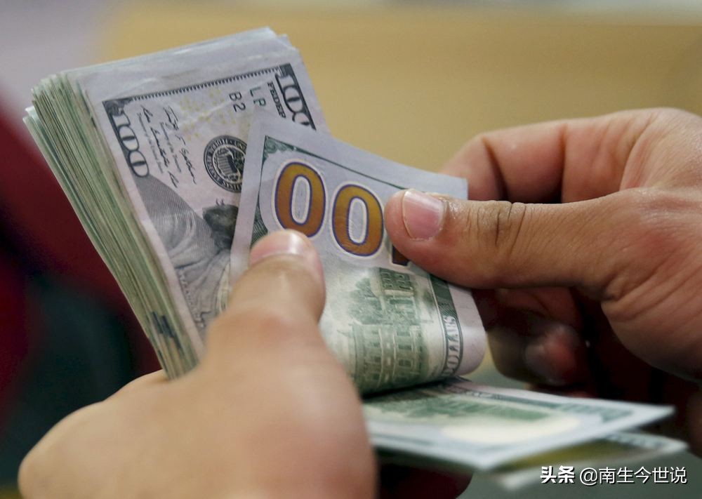 2019年二季度，美国全职职工每周收入中位数为911美元，增长3.5%