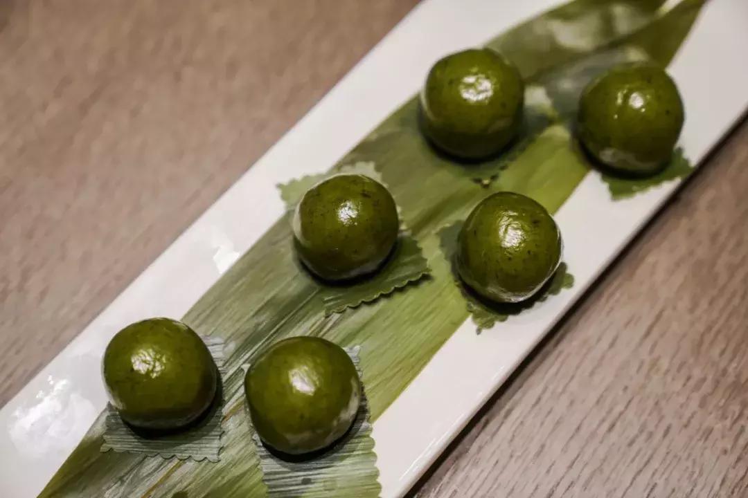 睡进这间藏身青山湖边的理想酒店，一起探寻临安城的悠居岁月~