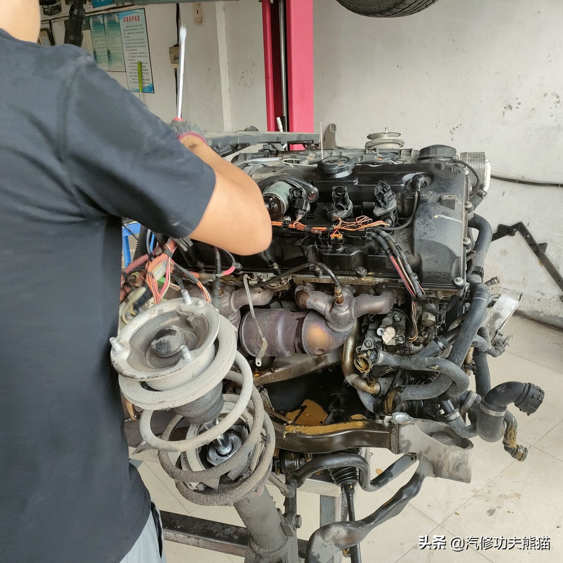 宝马e90325i2007款,宝马e90漏机油通病