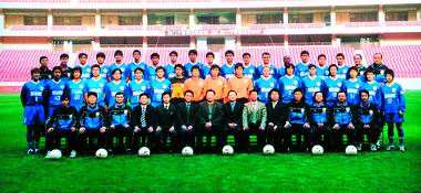 为保级，重庆球迷为客队加油，为生存，上海中远辗转变北京人和