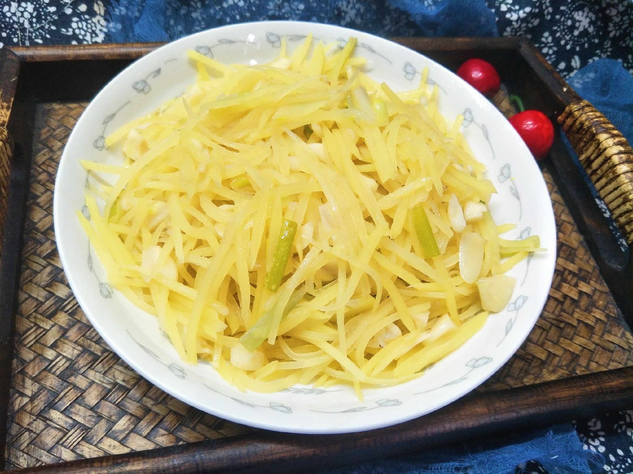 炒土豆丝为什么要放醋才脆,炒土豆丝怎么放盐