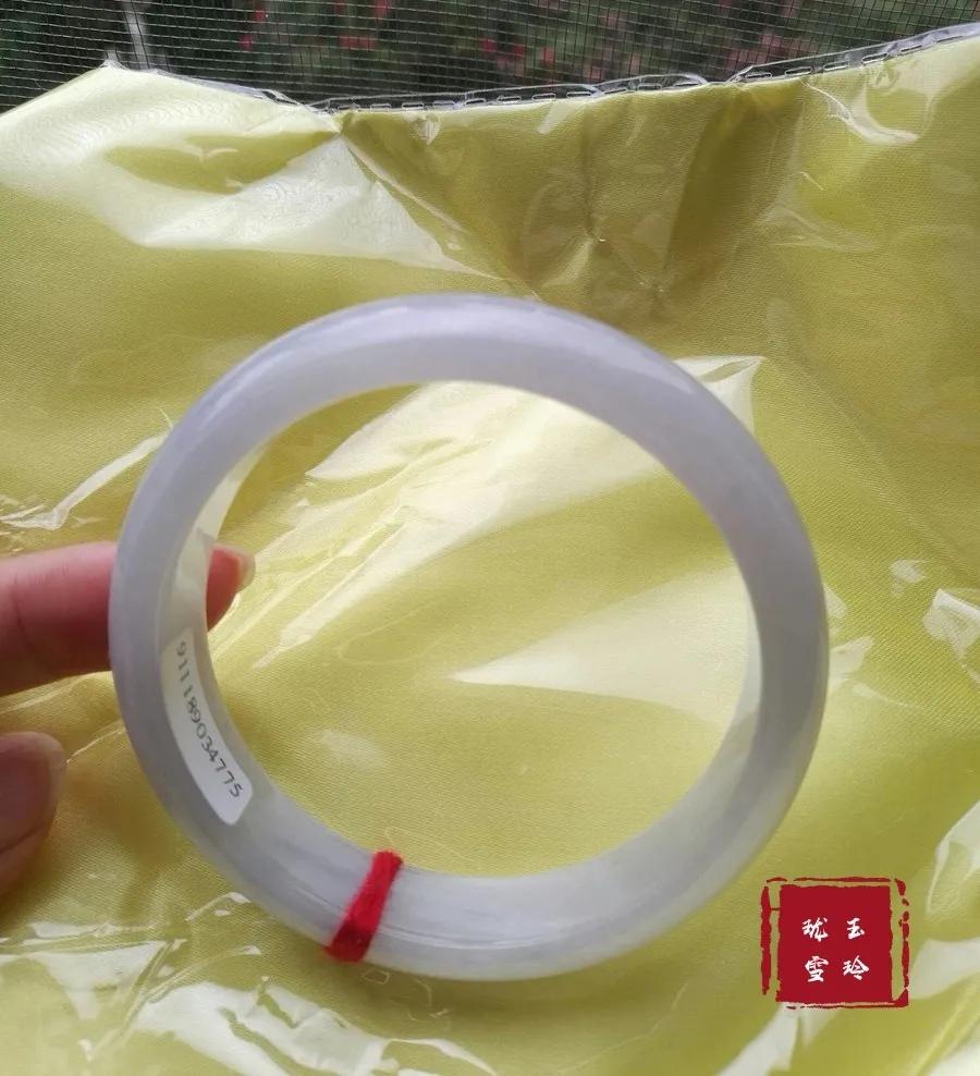 怎么挑选适合自己的玉手镯,玉手镯怎么选才是最好的呢