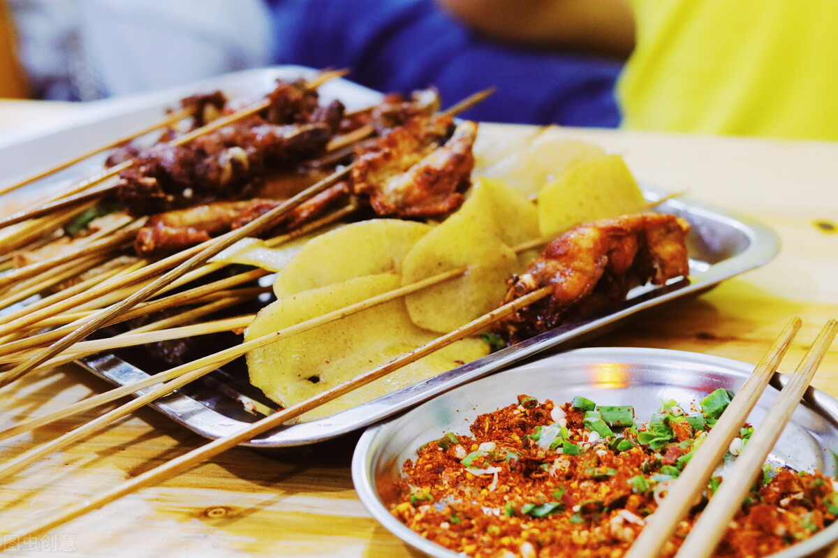 开个炸串串店要投资多少,开炸串串小店赚钱吗