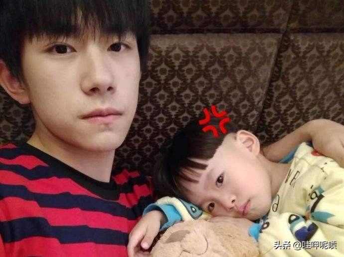 易烊千玺和弟弟楠楠现状,易烊千玺楠楠爸妈