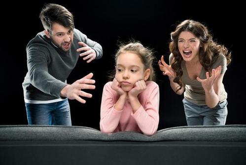 命令式教育对孩子的伤害,棍棒式教育方法只会伤害到孩子