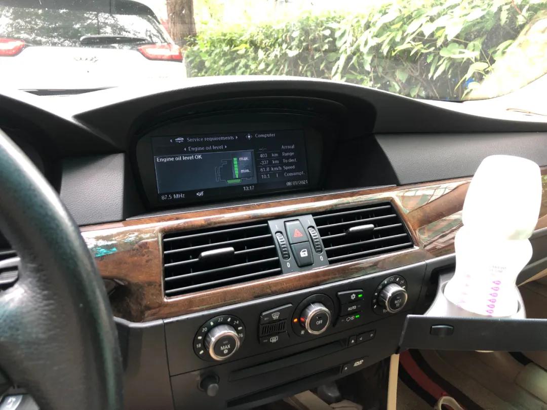 我，月薪2300，买了一辆巴伐利亚味的行政级轿车