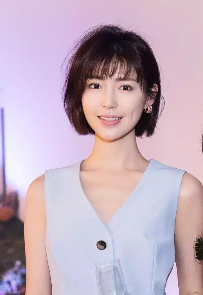 碎发特别多扎不住怎么打理,额前碎发太多怎么扎头发