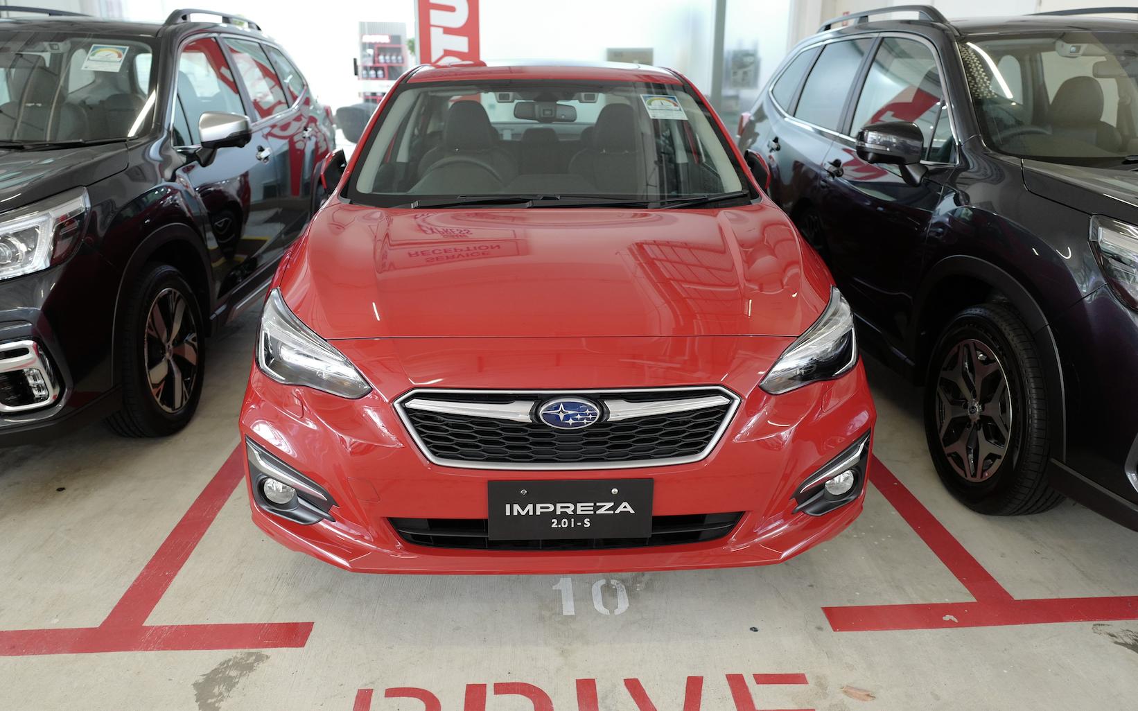 这个人把手摸在车上超过3天3夜赢了一辆车你觉得你行不？