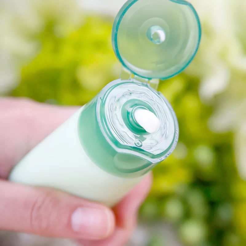 黑头皮肤屏障脆弱容易色素沉着,皮肤黑头闭口暗沉