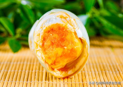 煮熟的咸鸭蛋放冰箱20天还能吃吗,吃不完腌好的咸鸭蛋怎么储存