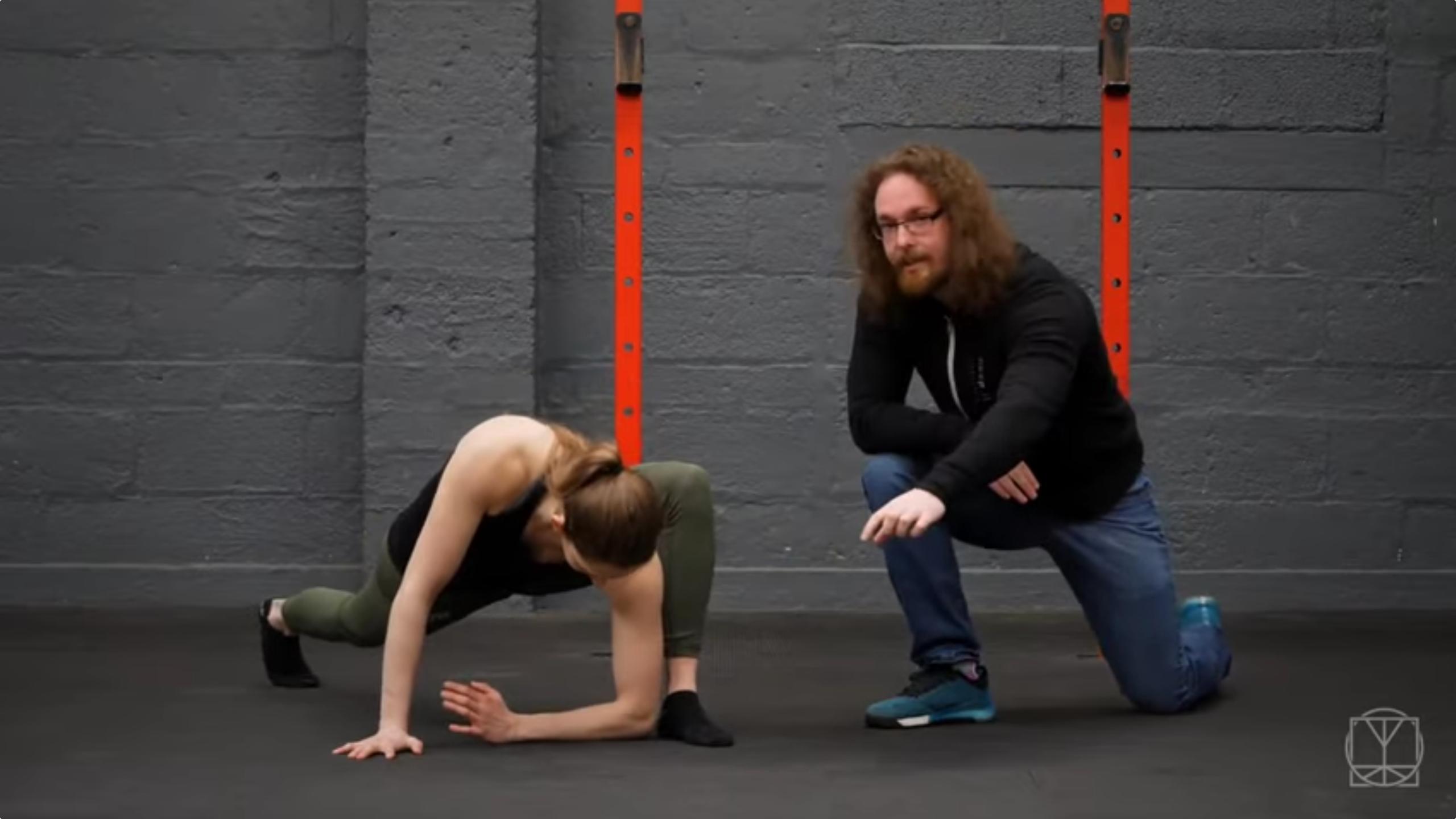 纠正臀部松弛的动作,臀部僵硬放松