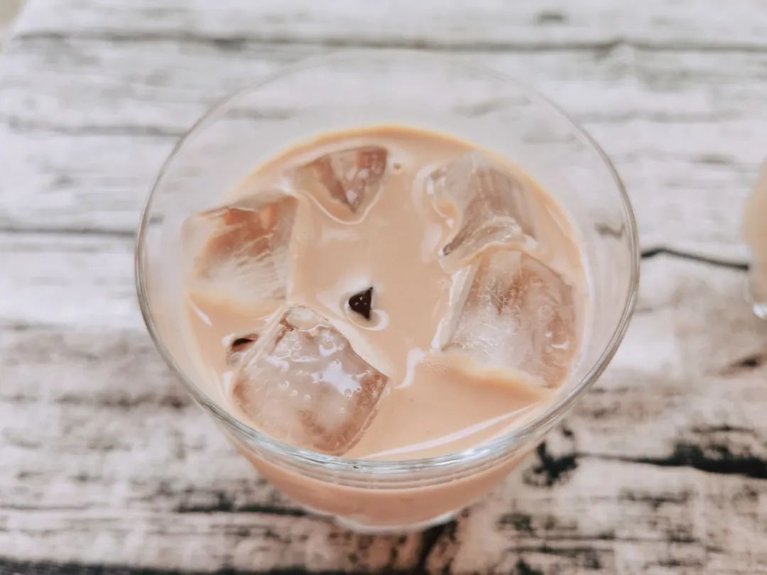 焦糖奶茶怎么制作简单又好喝,第一次在家自制焦糖奶茶非常好喝