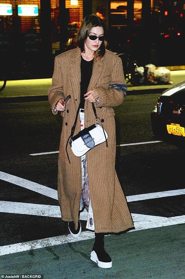 快来get这款潮酷腋下包吧,腋下包轻奢小众lisa