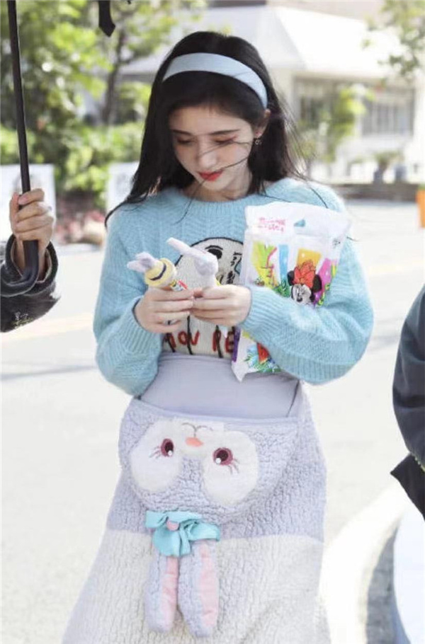 鞠婧祎新剧穿搭look,鞠婧祎穿大红色衣服图片