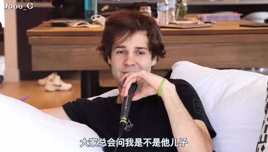 最甜分手看哭3千万人，转头与75岁基友妈妈结婚，“我是你爹”