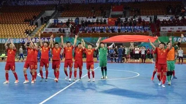 2003足球场上猝死队友痛哭,中国31岁前国脚猝死