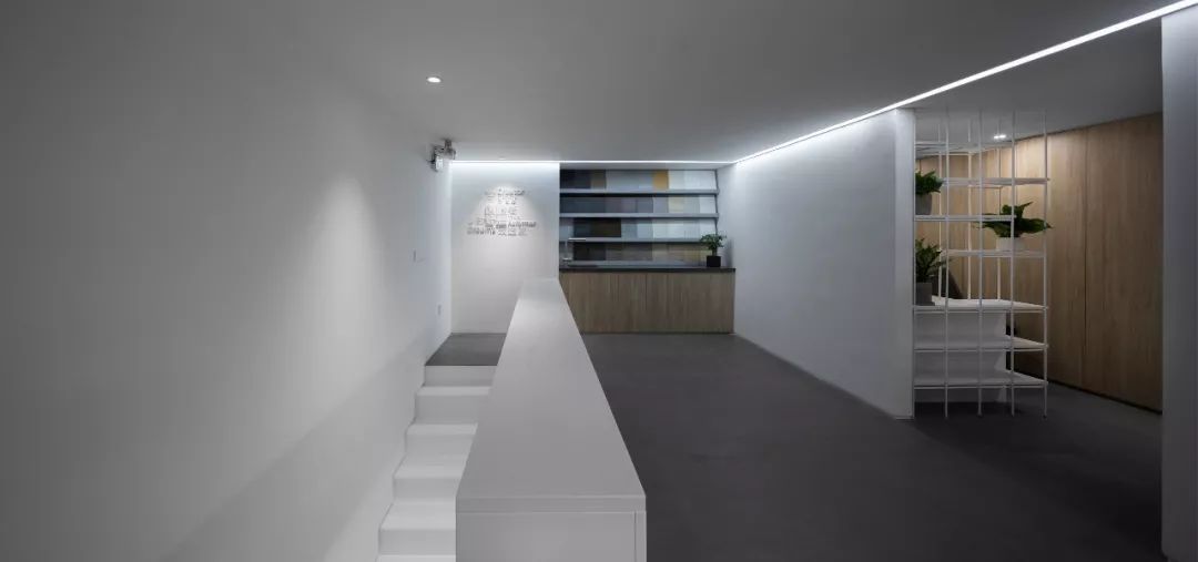 简约开放办公区设计,郑州办公空间设计风格