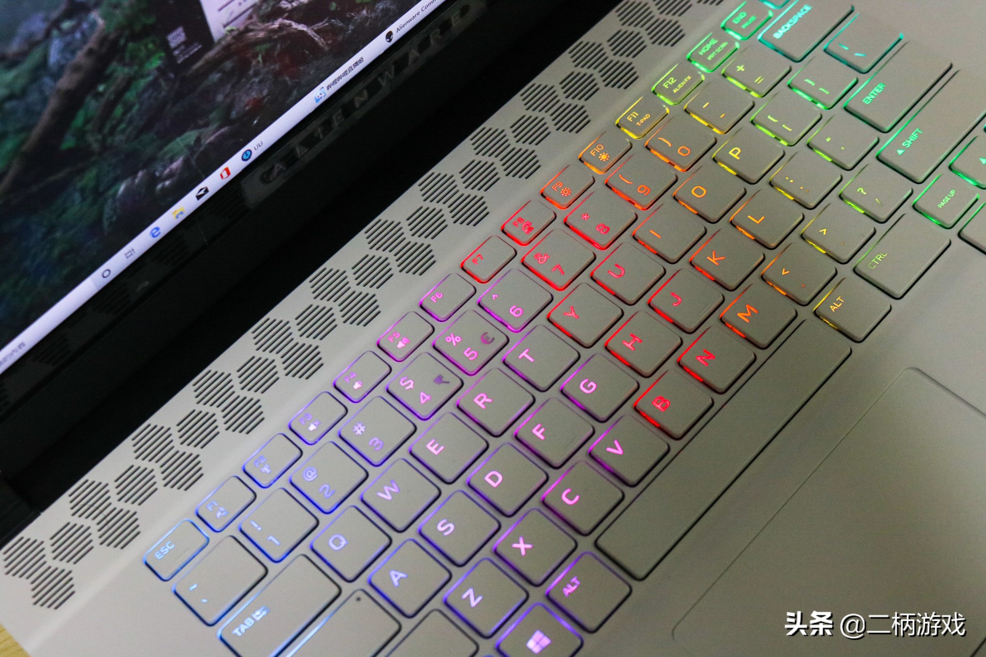 2W6的外星人怎样？柄友分享外星人m15R3游戏本开箱及使用感想