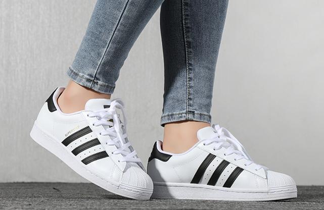 adidas 三叶草小白鞋 (adidas三叶草小白鞋20年价格)