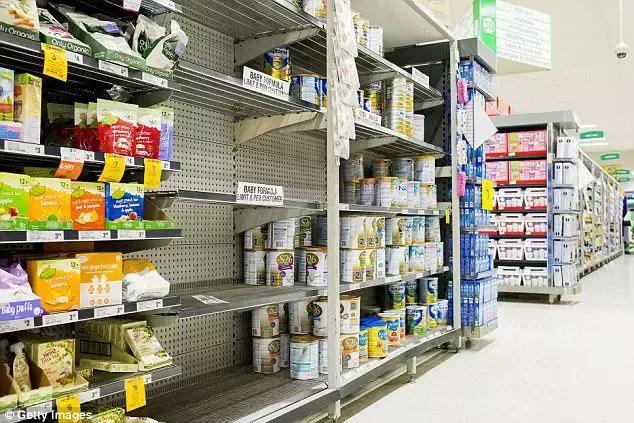 墨尔本华人区9秒视频：大爷大妈用身体扑倒补货车，老外全懵了！