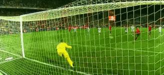 c罗狂刷纪录3球3场破门发文庆祝,c罗758球完整视频