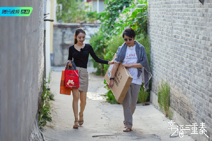 吉娜郎朗结婚时穿的旗袍,吉娜郎朗穿旗袍