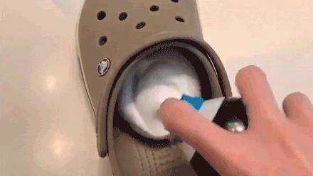 年入90亿，凌晨排队抢不到！史上最丑鞋王，为何突然爆火？