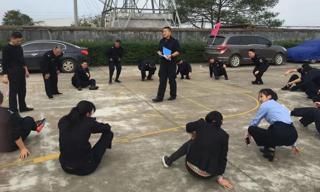 致敬坚守在一线的教师们,致敬警营里的老师们