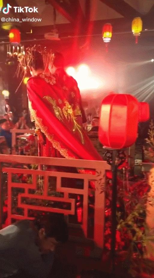 中式婚礼火了好多人观看,火遍全球的中式婚礼