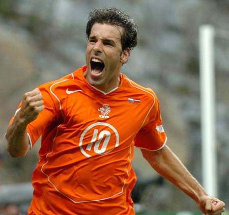 为什么小禁区之王是范尼斯特鲁伊,范尼斯特鲁伊禁区之王9