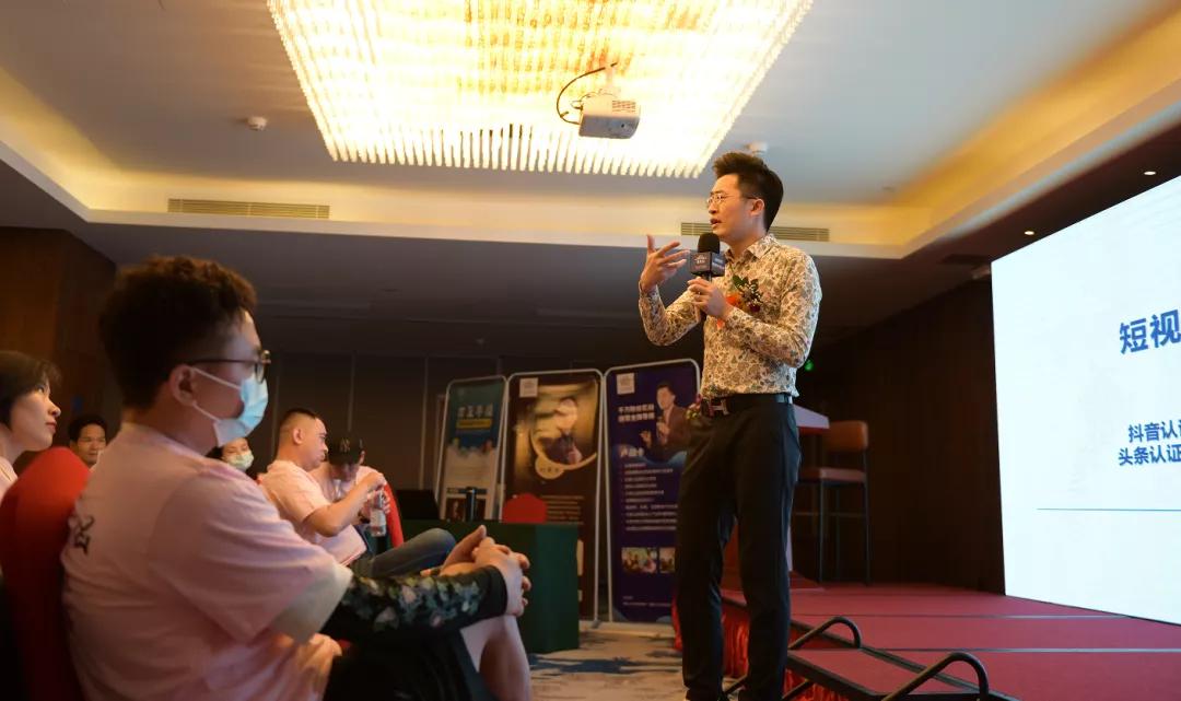 万互学园短视频营销总裁班开讲,教你玩赚短视频