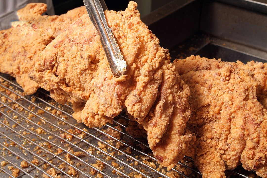 路边摊炸鸡排必备什么,街头的炸鸡排内幕