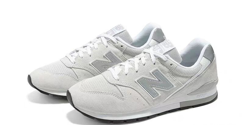 男生穿什么样鞋子好看,男生需要哪些基础款鞋子