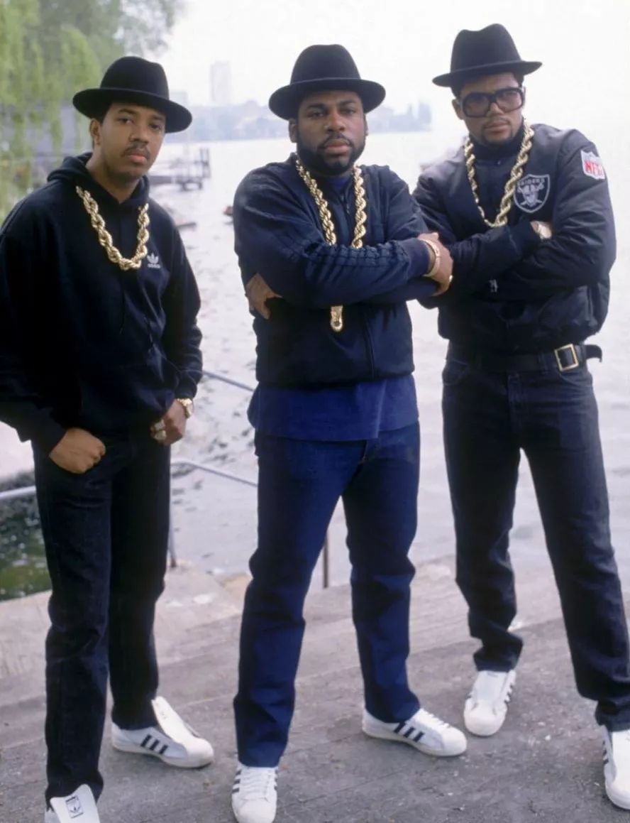 权志龙鞋带系法2.0,权志龙联名nike白鞋鞋带怎么系