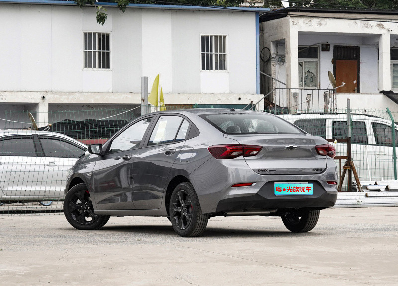 雪佛兰科沃兹和大众朗逸哪个省油,雪佛兰科沃兹极具性价比你喜欢吗