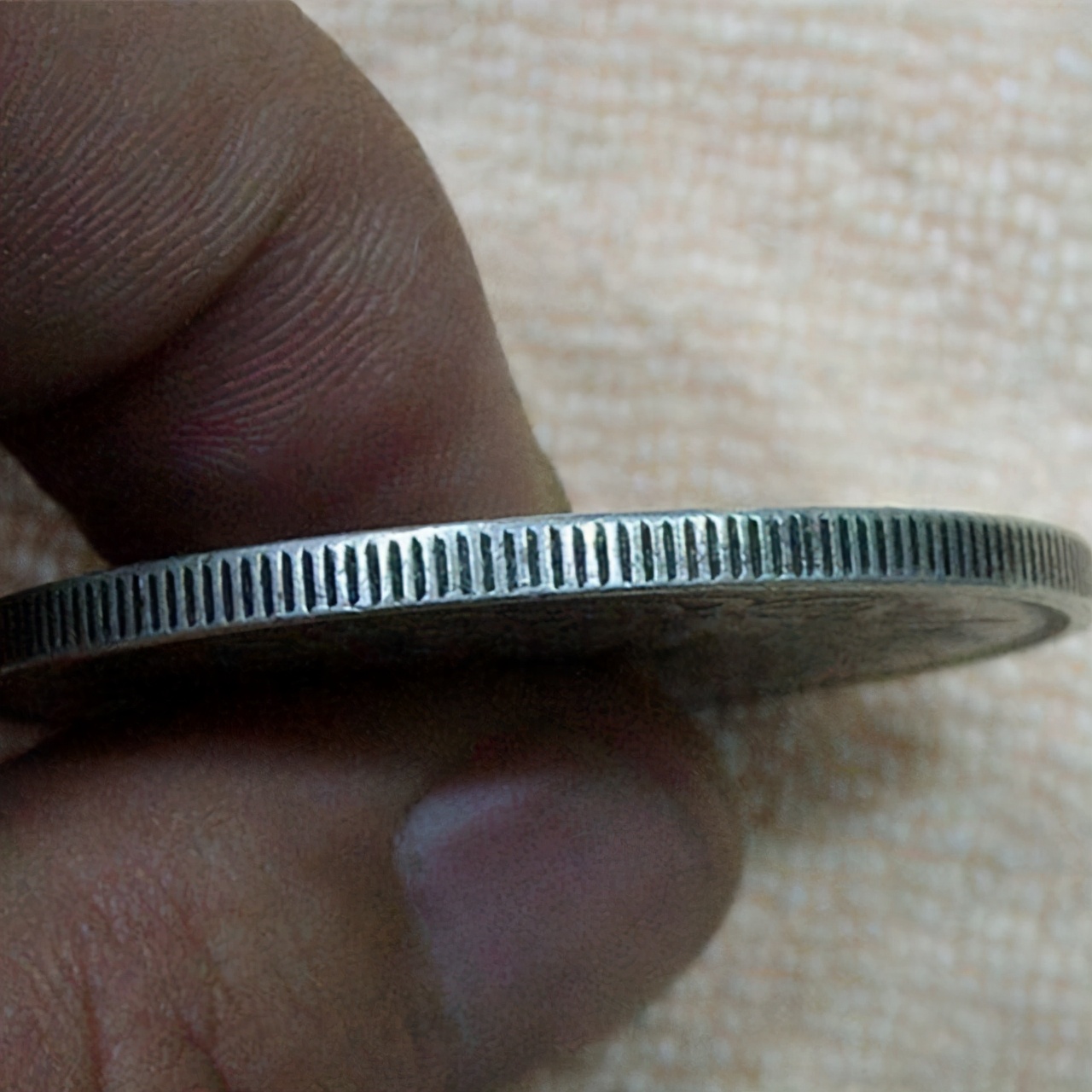 如何鉴别真假袁大头甘肃银元,银元袁大头五角鉴定方法